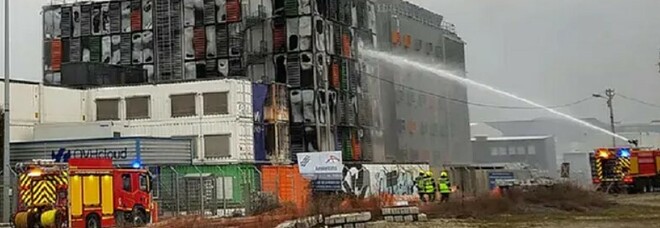 Strasburgo, a fuoco data center tra i più grandi d'Europa: centinaia di server down