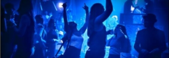 Spagna, ragazze punte da siringhe in discoteca: «Vertigini e vomito». Il mistero delle iniezioni nei luoghi della movida