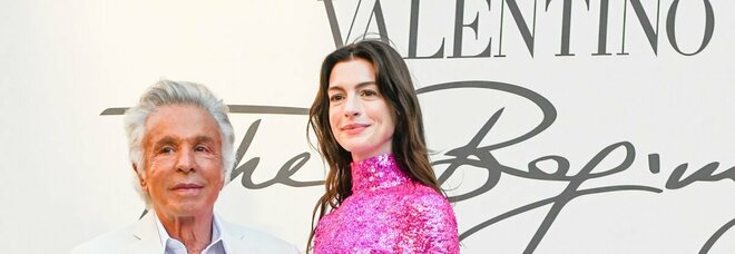 Valentino, Roma come Hollywood: da Anne Hathaway a Laura Pausini parata di star