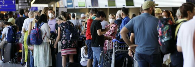 Caos voli, a rischio 800 milioni di ricavi dal turismo: l'Italia questa estate potrebbe perdere oltre un milioni di passeggeri