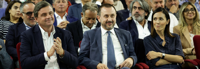Elezioni 2022, il Terzo Polo riunito a Napoli: «Conte come Achille Lauro, prendeva voti regalando scarpe»