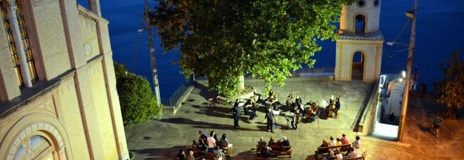 Amalfi, tutto pronto per il “concerto al tramonto” con Valentina Assorto e l'accademia mandolinistica napoletana