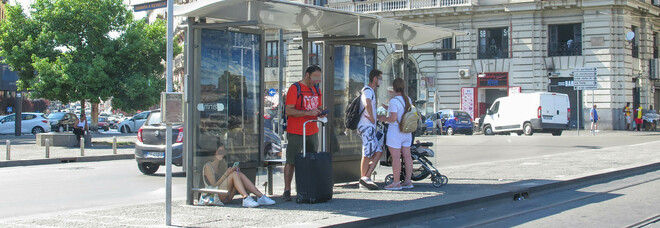 Trasporti in Campania, aumenta il prezzo dei biglietti: «Ma i servizi sono scadenti»