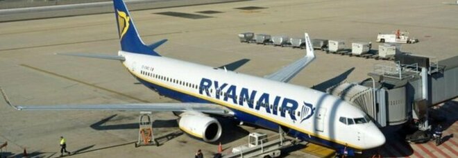 Ryanair, volo Londra-Bergamo cancellato: 54 ragazzi italiani bloccati all'aeroporto di Stansted
