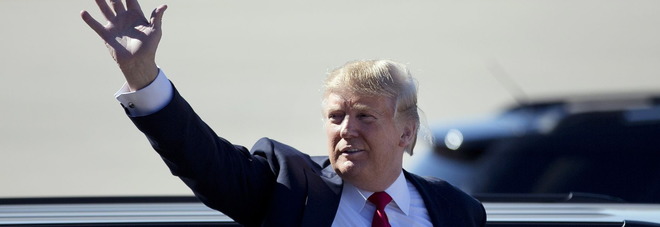Trump accusato di molestie da due donne, la denuncia al New York Times Trump accusato di molestie da due donne, la denuncia al New York Times
