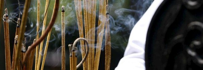 Marijuana invece dell'incenso durante la messa in chiesa: fedeli all'ospedale intossicati
