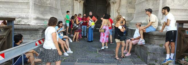 Napoli, Maschio Angioino chiuso la mattina di Ferragosto: turisti (con prenotazione) beffati