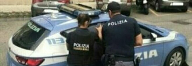 Napoli, a Bagnoli cerca di disfarsi della droga: arresto 30enne per spaccio