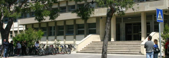 Naso rotto durante la lezione di ginnastica a scuola bendato: il Ministero condannato a pagare i danni