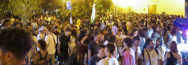 Movida tra drink e tamburi: scaduta l'ordinanza, a Napoli è tornato il caos