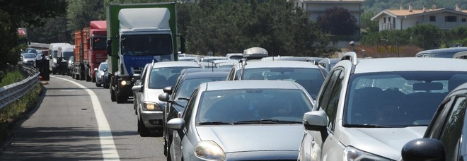 Incidente sull'A1 Milano-Napoli: coinvolti camion e due auto, chiuso il tratto tra Ceprano e Pontecorvo