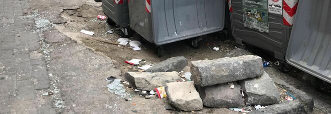 Napoli Est, marciapiedi distrutti a Barra: danni per recuperare gli sversamenti