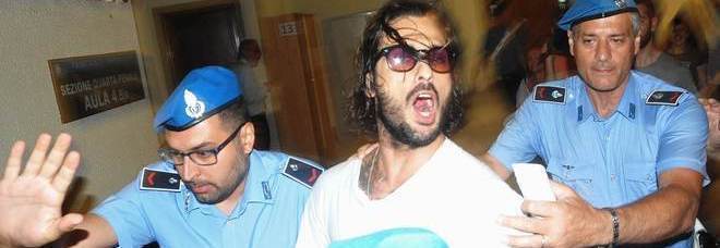 Fabrizio Corona assolto dall'accusa di evasione fiscale, il pm aveva chiesto un anno e nove mesi