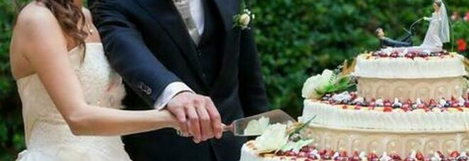 Banchetto di nozze a sbafo, poi due sposini fuggono senza saldare il conto (13.000 euro)