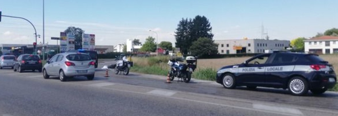 Padova, schianto contro un camion: Simone muore a 17 anni sullo scooter guidato dal padre