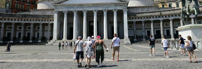 Turisti a Napoli, la classifica del degrado: ecco i tre tesori belli e sporchi