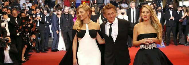 Cannes 2021, allarme Covid: Léa Seydoux positiva. Variety: «C'è un focolaio», ma il Festival smentisce
