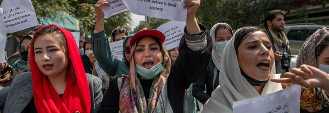 Afghanistan, l'università di Kabul vietata alle donne: l'annuncio dei talebani