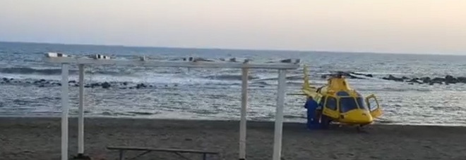 Ostia, anziano muore annegato davanti alla spiaggia senza bagnino