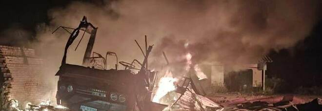 Guerra in Ucraina, decine di razzi russi su Nikopol: uccisi 11 civili, 23 i feriti. Kiev: «Attaccati quartieri residenziali»