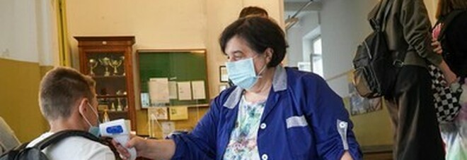 Scuola, Azzolina impugna l'ordinanza del Piemonte: temperatura va misurata a casa non a scuola