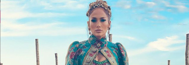 Jennifer Lopez, regina di Venezia per Dolce&Gabbana: le modelle arrivano in gondola
