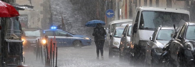 Meteo Campania domani, allerta gialla anche sabato: temporali e raffiche di vento