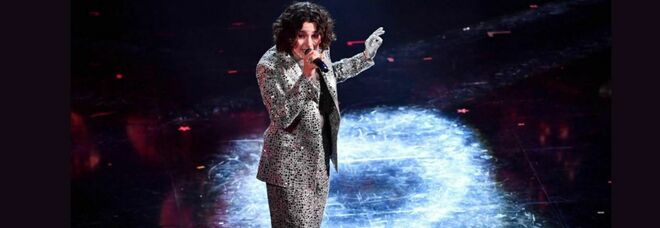 Sanremo 2021: Madame scalza sul palco come Sandie Show e Marina Rei