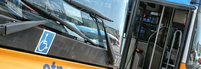 Napoli, blocco dei bus Ctp per mancanza gasolio. Il sindaco Manfredi: «È inaccettabile»