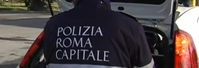 Roma, auto perde il controllo e si schianta contro un palo: muore giovane di 28 anni
