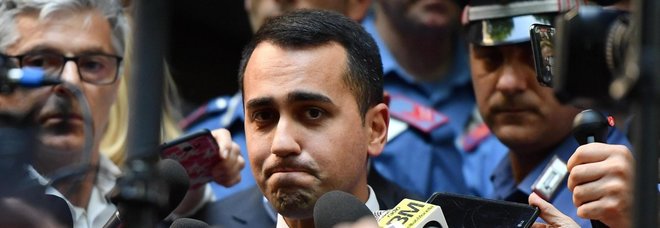 Di Maio: «Flat Tax non sarà iniqua, avrà tetto massimo di 60-70 mila euro» Di Maio: «Flat Tax non sarà iniqua, avrà tetto massimo di 60-70 mila euro»