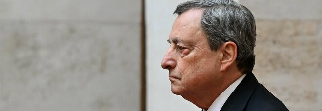 Draghi media ma se M5S lascerà l'Aula ddl Senato lui salirà al Quirinale da Mattarella