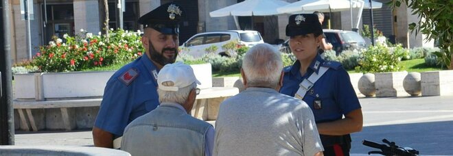 La telefonata al 112: «Aiuto, sono solo e ho fame». Arrivano i carabinieri e gli cucinano il pranzo La telefonata al 112: «Aiuto, sono solo e ho fame». Arrivano i carabinieri e gli cucinano il pranzo