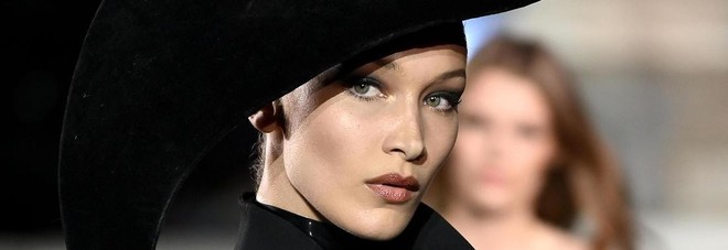 Bella Hadid sconfessa Victoria's Secret: «Mai sentita sexy a sfilare in mutande. Meglio Fenty di Rihanna»