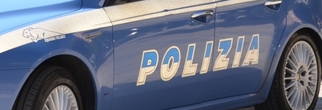 Firenze, cosparge moglie di alcol e le dà fuoco: «Così moriremo insieme». Arrestato 47enne