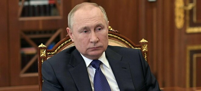 «Putin ha trasferito la famiglia in un bunker in Siberia ed è malato». Ma il Cremlino smentisce