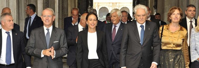 Il presidente della Repubblica Sergio Mattarella (a destra) e Azzurra Caltagirone, al fianco il direttore del Gazzettino Roberto Papetti