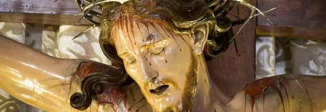 Furto sacrilego nel Duomo di Marcianise: scomparsa la corona del Crocifisso