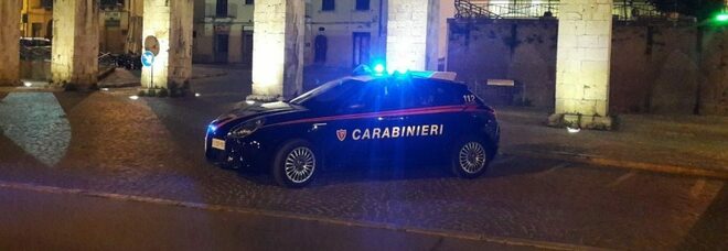 Ferrara, con l'auto investe 4 ragazze e poi fugge: inseguito e linciato dagli amici, salvato dai carabinieri