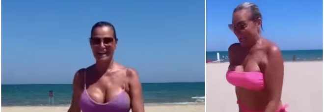 Simona Ventura incanta ancora in spiaggia: bikini da urlo a Rimini e pioggia di like FOTO