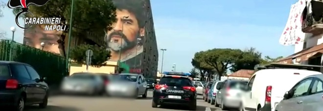 Camorra, quattro arresti a Napoli: in cella la moglie e il figlio del boss per usura e minacce