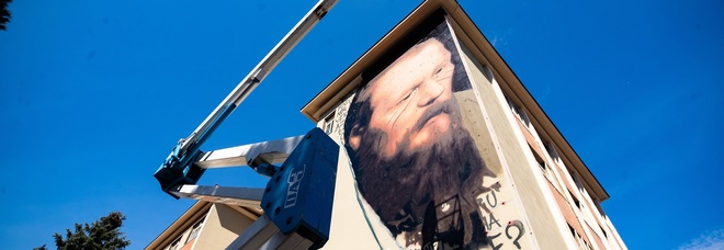 Napoli, un murale per Dostoevskij: l'altolà alla censura nell'ultima opera di Jorit