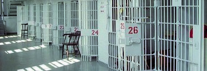 Salerno, carceri violente e nessuna tutela: 3 agenti aggrediti da un detenuto in ospedale
