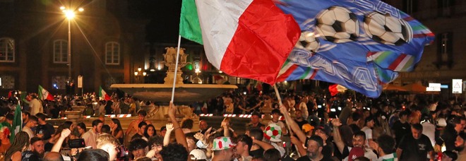 Festa per l'Italia, rapina a Napoli: donna trasportata in ospedale