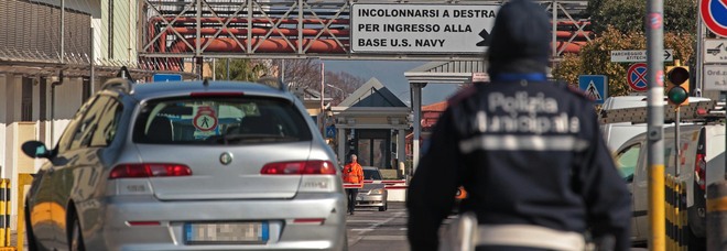 Taxi abusivi a Napoli, controlli dall'aeroporto al Beverello: multe e denunce