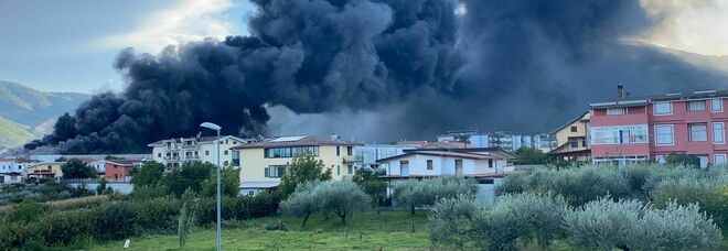 Nube tossica da Airola, chiuse le scuole in quattro Comuni del Casertano
