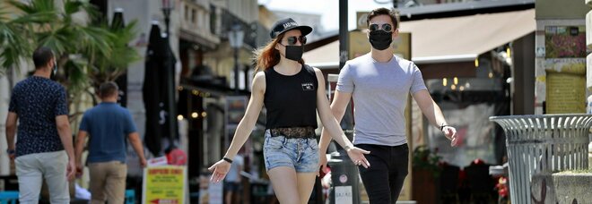 Virus, nel mondo oltre 700.000 morti. Brasile record: 2,8 milioni di contagi