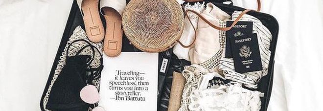 Dal cuscino per il collo al lettore ebook: i 5 must have del viaggiatore perfetto