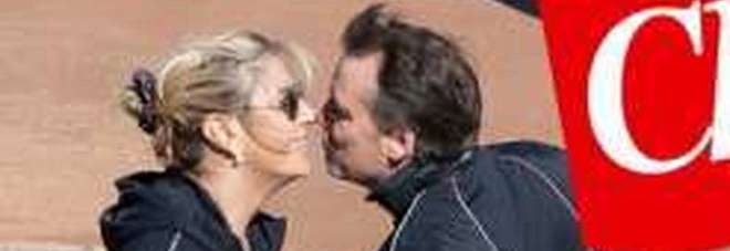 Marco Tardelli e Myrta Merlino, il campione e la conduttrice innamorati: carezze e baci a Roma