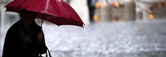 Meteo, l'uragano Lorenzo fa paura: ultimi giorni di caldo estivo, da domani freddo e piogge Meteo, l'uragano Lorenzo fa paura: ultimi giorni di caldo estivo, da domani freddo e piogge
